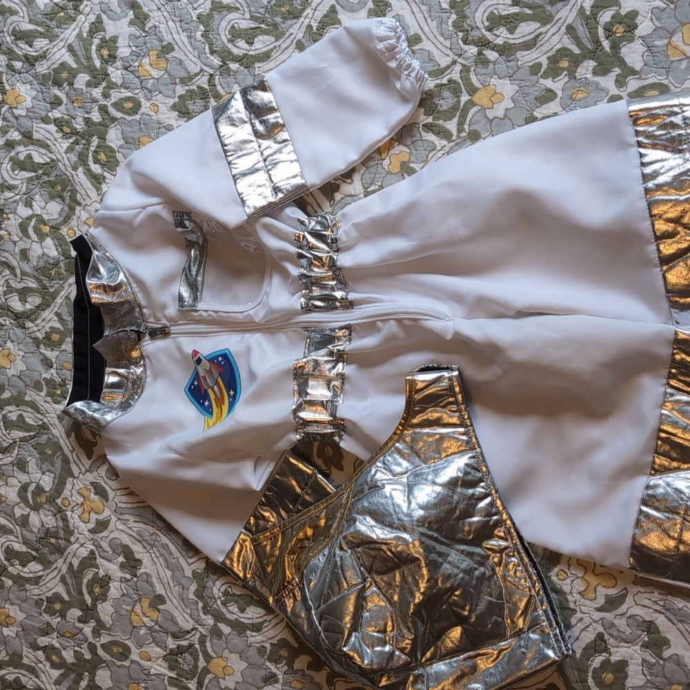Melissa & Doug Space Explorer Costume with Helmet And Silver Details - Ages 3-6